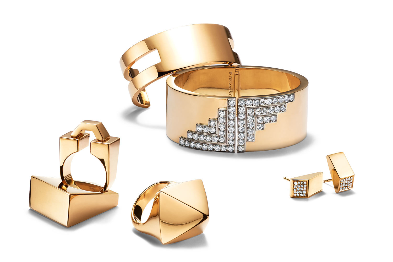 Украшения Out of Retirement выполнены из 18-каратного золота