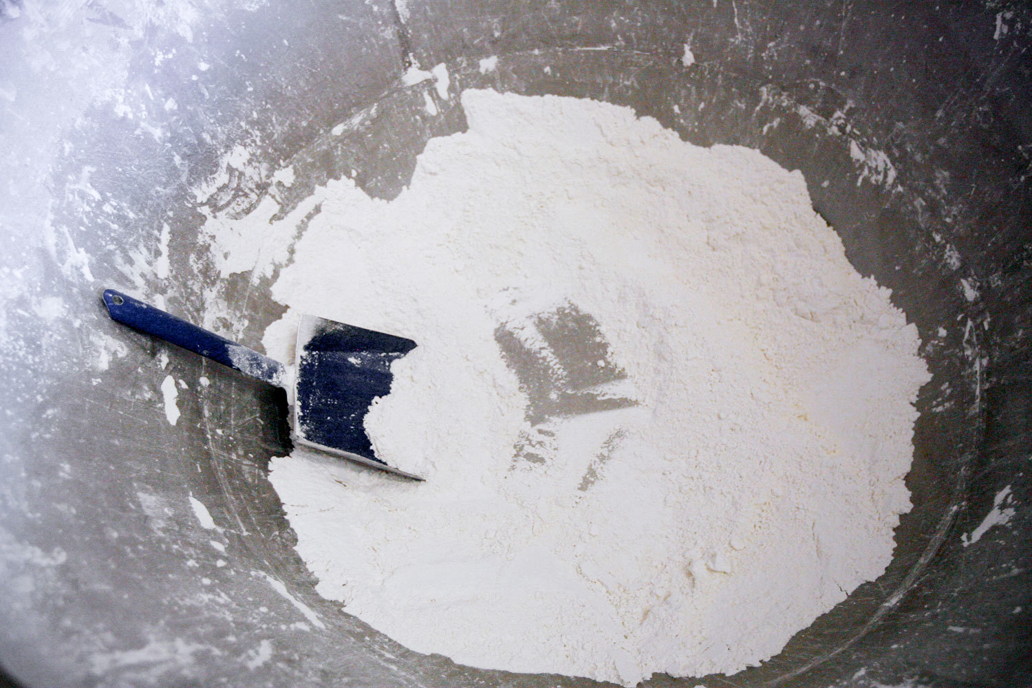 ПАО «Новороссийский комбинат хлебопродуктов» занимается переработкой зерна в муку