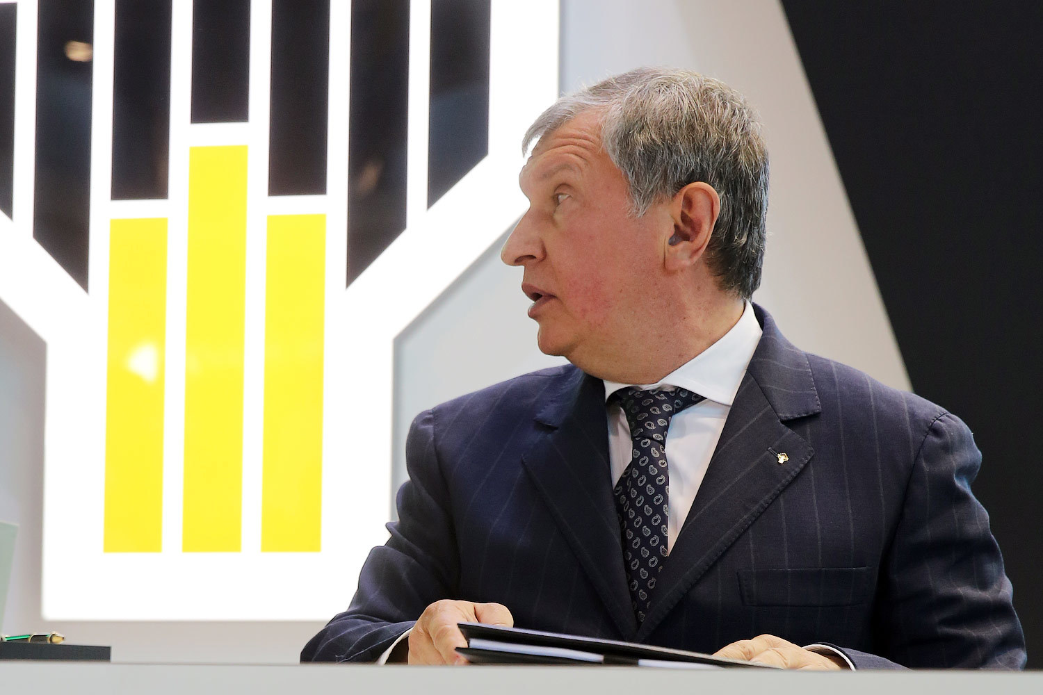 По словам Сечина, роста цен на нефть не стоит ждать раньше второй половины 2017 г.