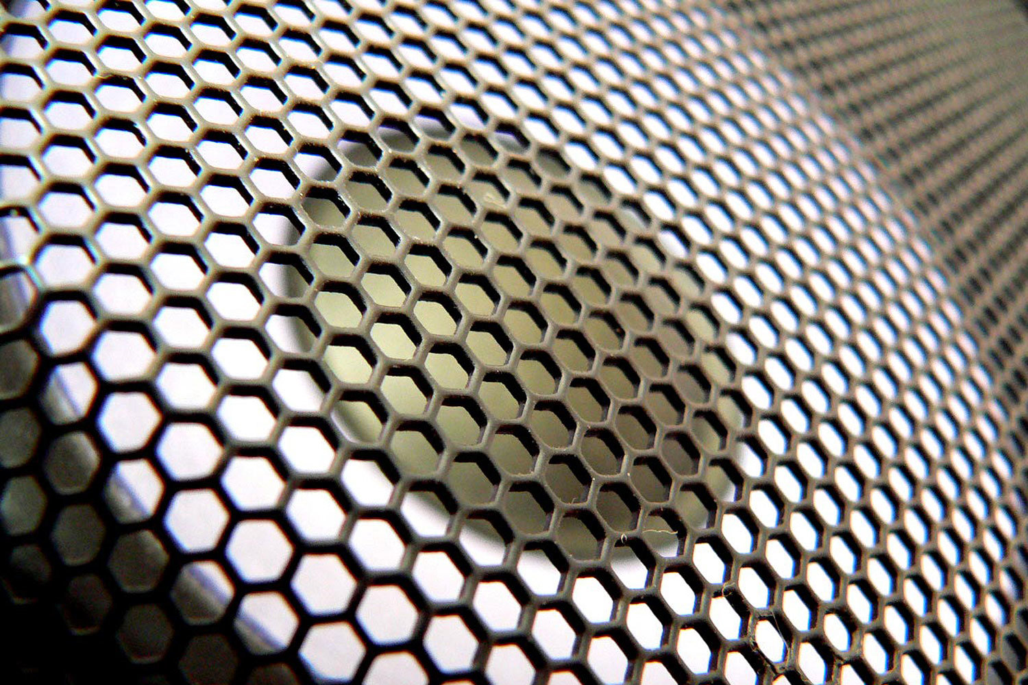 Kraftway отказали из-за колонок Genius