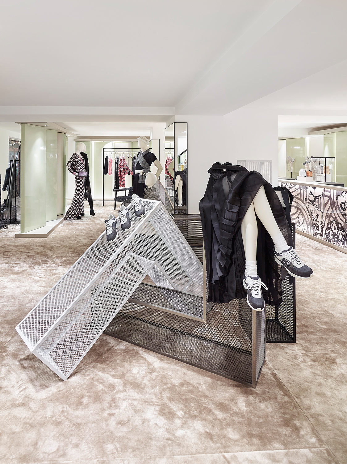 Интерьер бутика Chanel в Куршевеле
