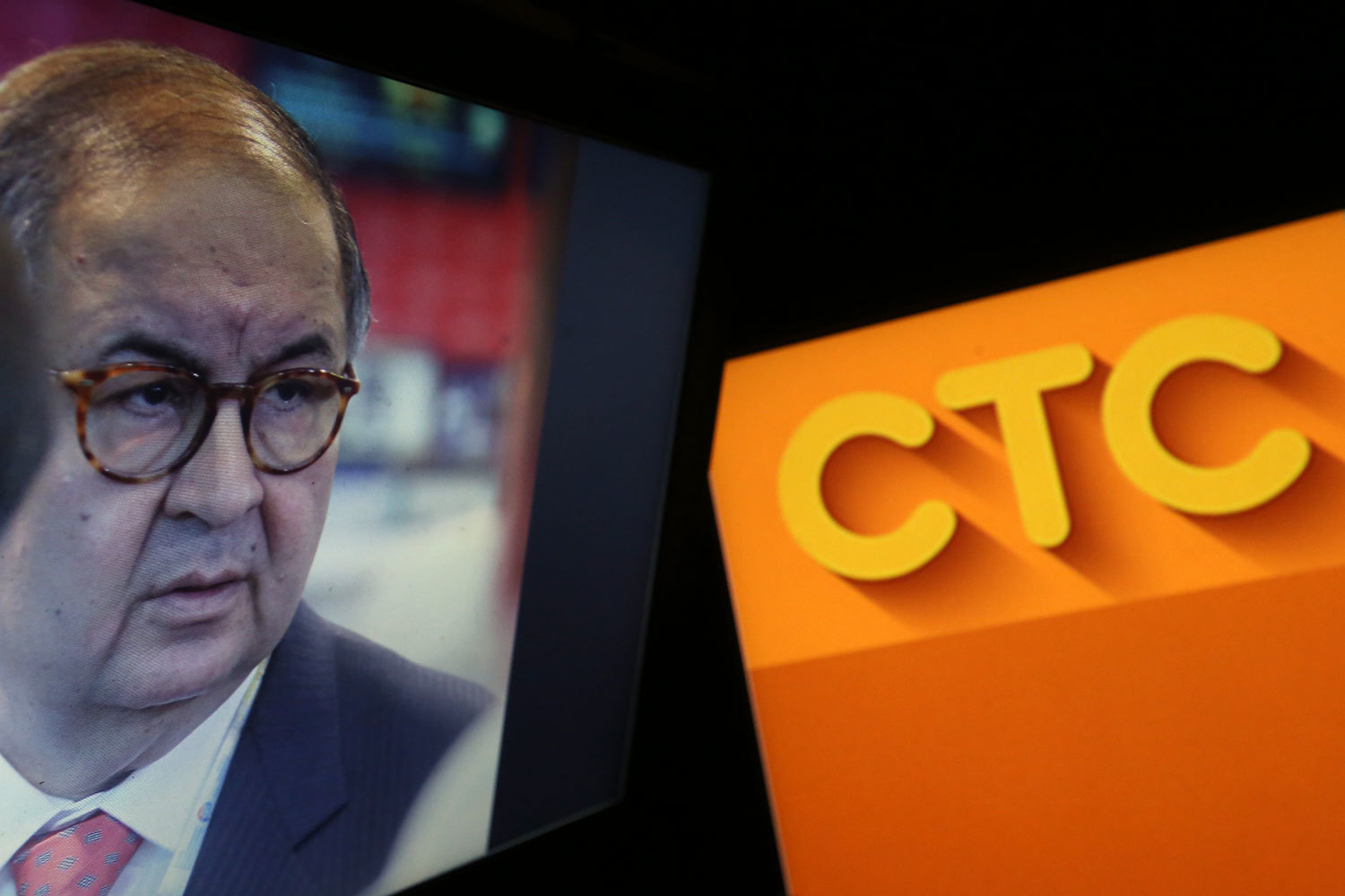 Акционеры CTC Media одобрили продажу 75% бизнеса этого холдинга Алишеру Усманову и Ивану Таврину