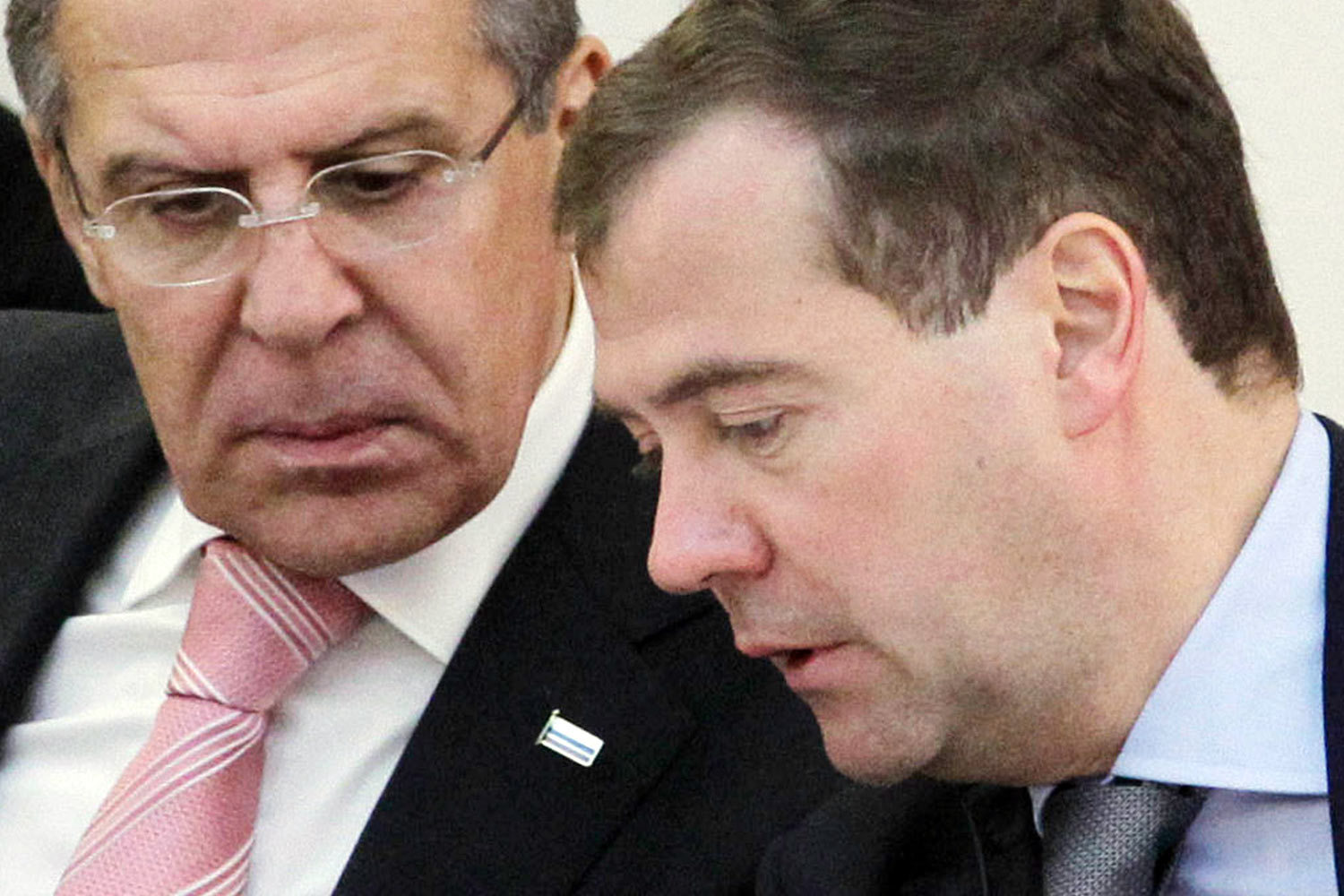 Главная работа в Мюнхене предстоит Сергею Лаврову (слева), а не Дмитрию Медведеву