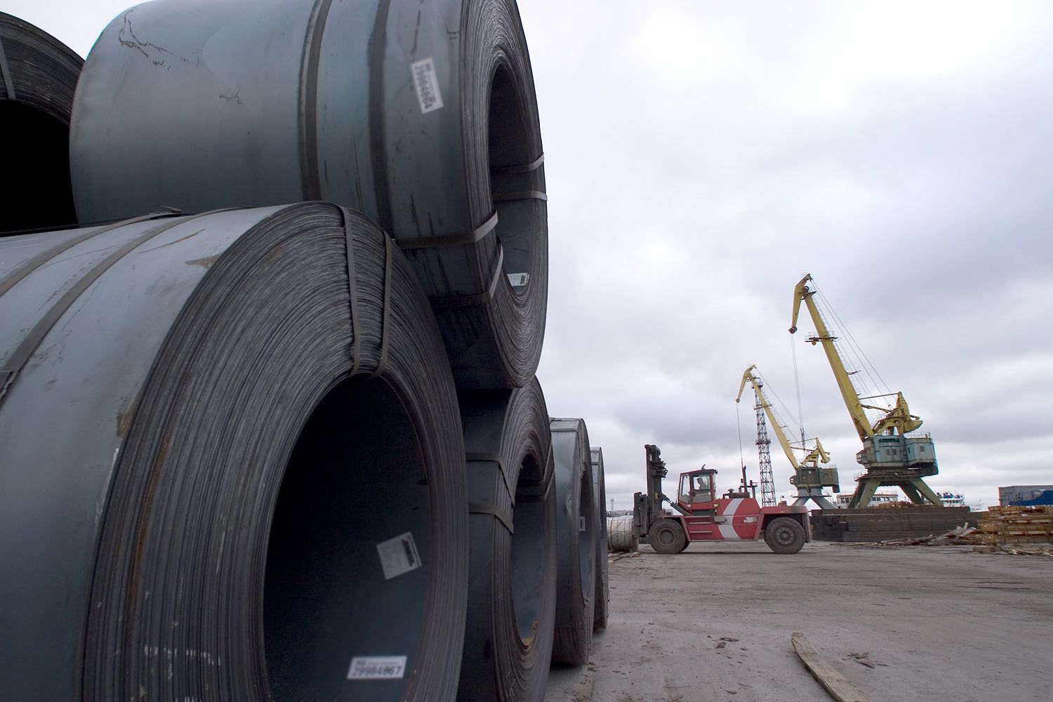 Еврокомиссия установила предварительные 26%-ные пошлины на холоднокатаный прокат из России