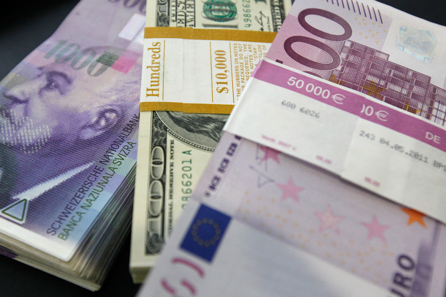 Банкноты Швейцарии, еврозоны и США с крупным номиналом следует изъять из обращения, считают некоторые эксперты