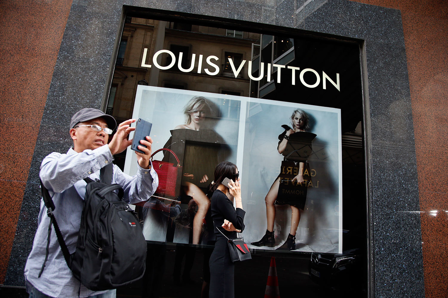 Китайцы – крупнейшие  потребители товаров роскоши  в мире