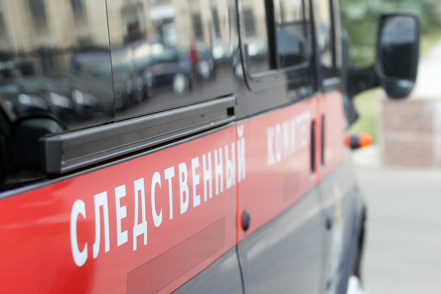 Следствием было установлено, что "основную роль в падении котировок акций "Мечела" сыграл один из профессиональных участников рынка ценных бумаг - ООО "Компания-БКС"