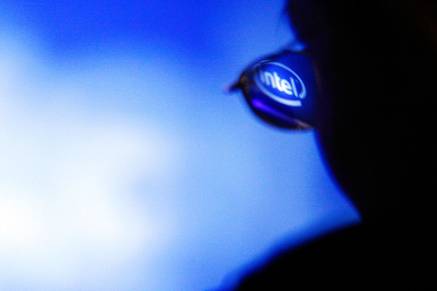 Intel выйдет из стартапов