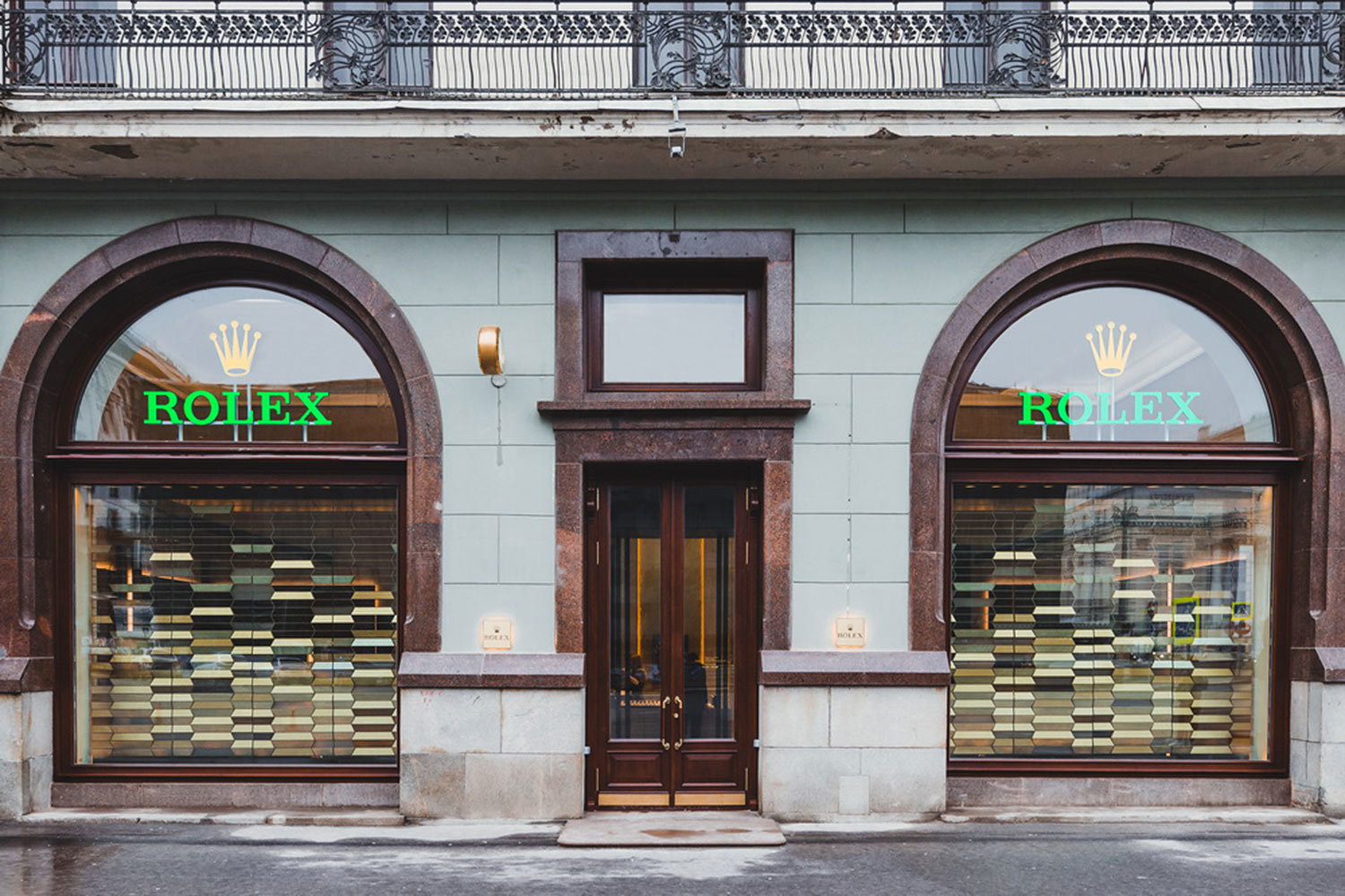 Бутик расположен на первом этале гостиницы "Метрополь"