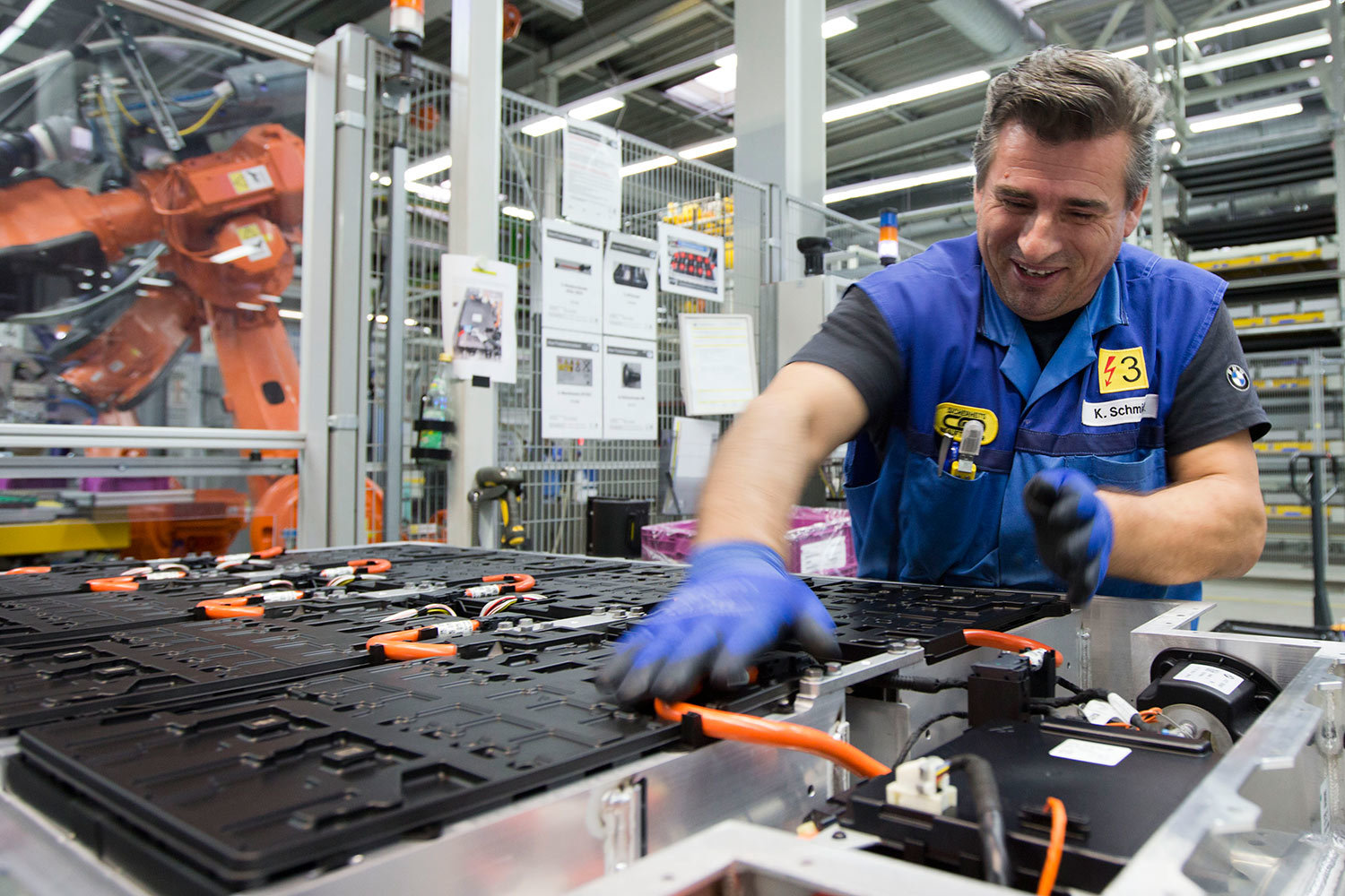 Производство электрических приводов для BMW i8 и i3