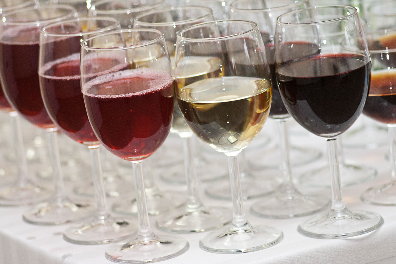 Принадлежавшая Вадиму Томчину компания «Мозель» (до 2014 г. – ЗАО) до банкротства была крупным импортером вин