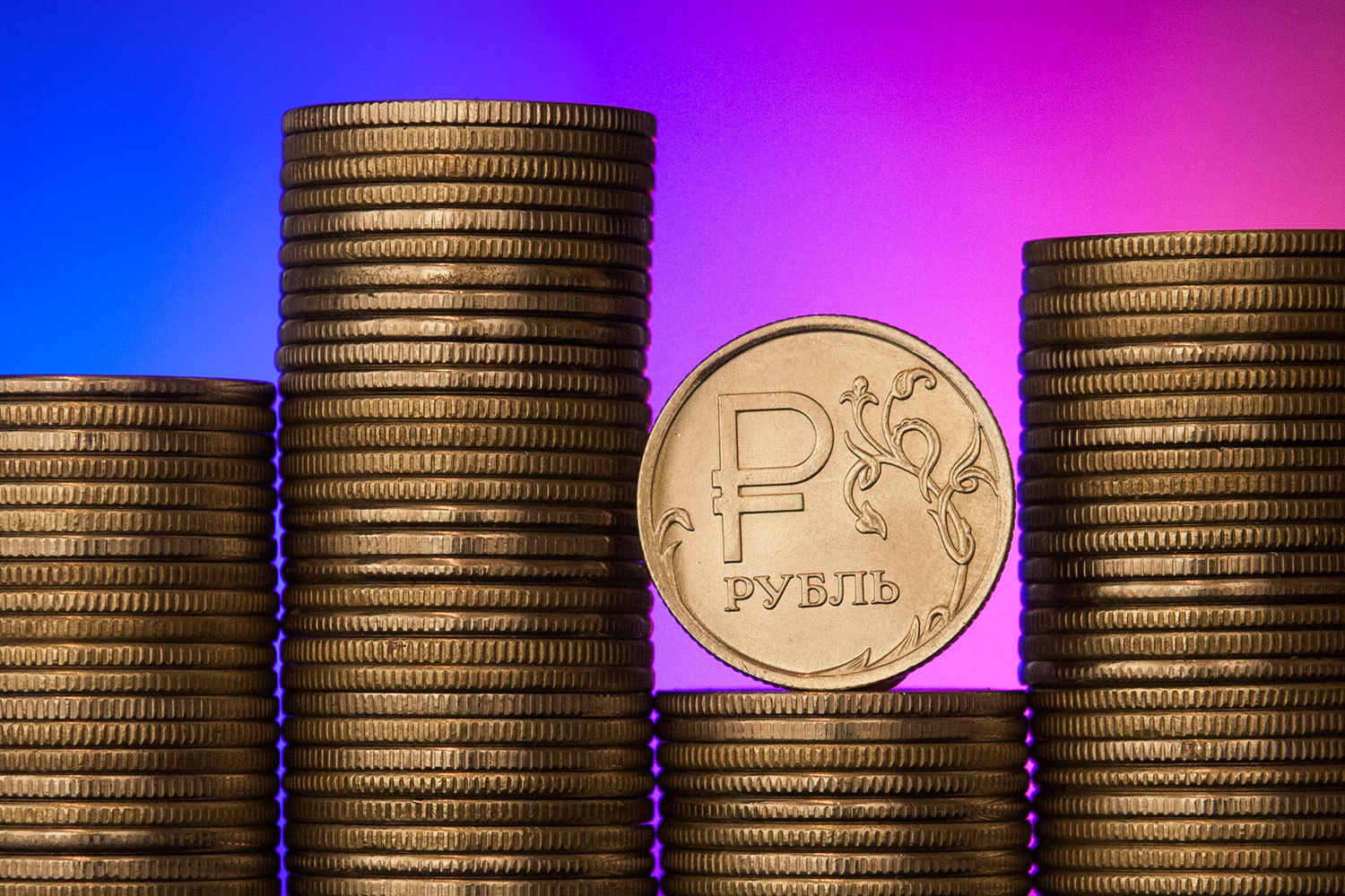 Инвесторы от Иркутской об­ласти до Камчатки и Чукотки, вложив 50 млн руб. за три года, смогут получить на 10 лет льготу по налогу на прибыль (от 1 до 19%)