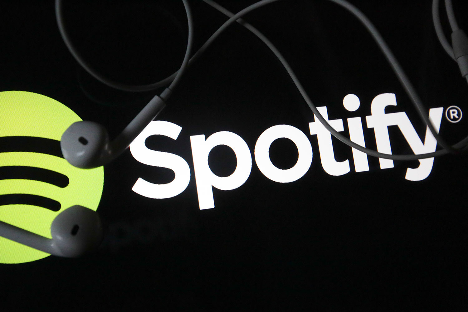 Стриминг музыки впервые превзошел продажи отдельных треков