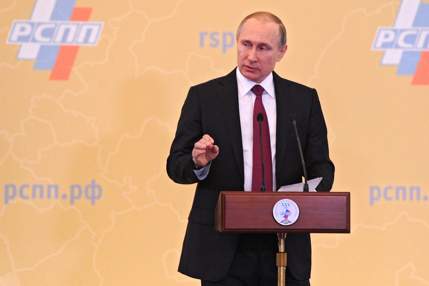 Президент сказал, что, несмотря на бюджетные трудности, государство постоянно думает "о том, как снизить фискальную нагрузку, это не шутка"