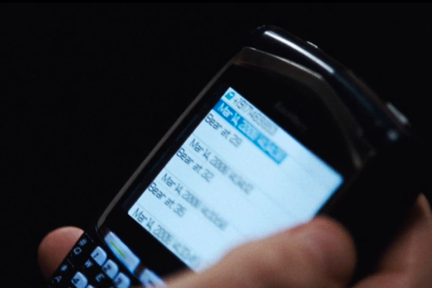 Кадр из фильма «Игра на понижение»: участники инвестиционной конференции получают 14 марта 2008 г. сообщения о стремительном падении котировок акций Bear Stearns