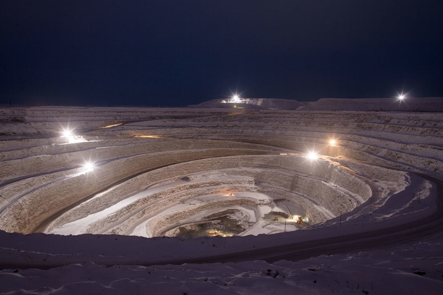 Росимущество продаст в 2016 году 10,9% «Алросы»