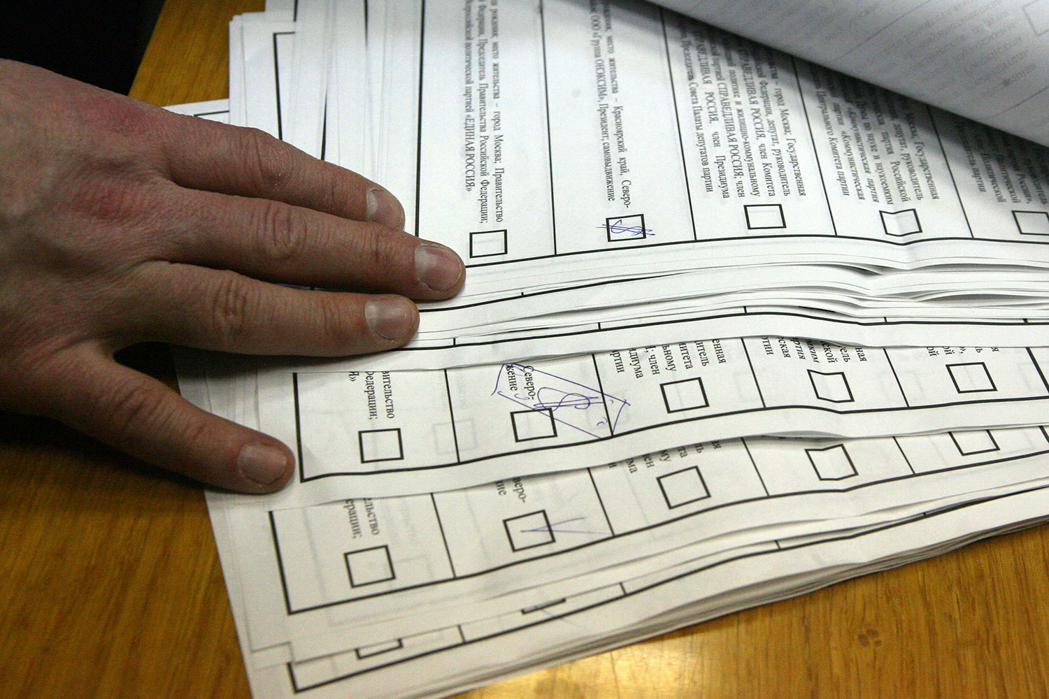 Подписи на выборах в Госдуму будут проверять по старинке, следует из объявленной Центризбиркомом госзакупки