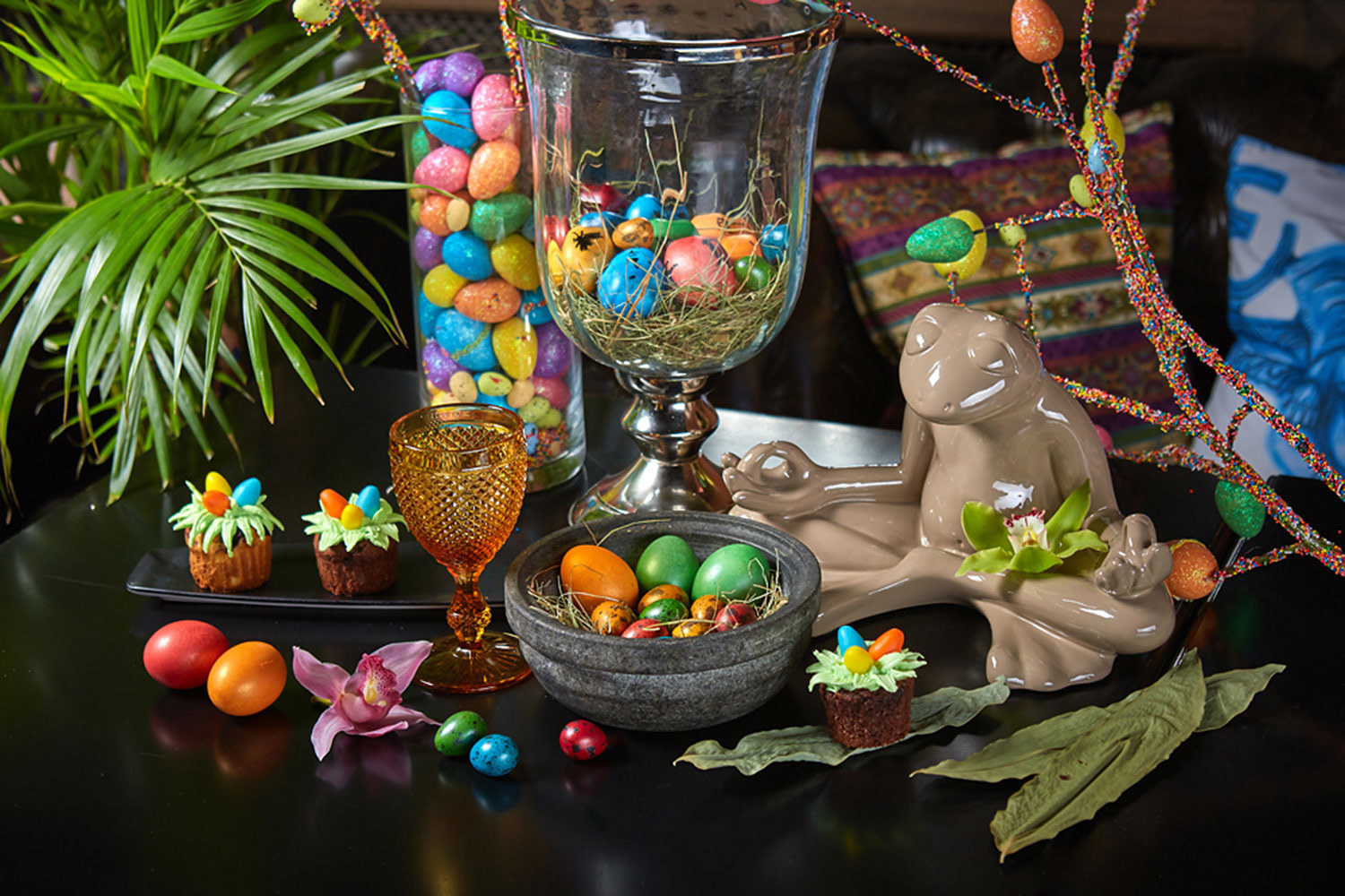 Вместо куличей в Black Thai готовят пасхальные капкейки