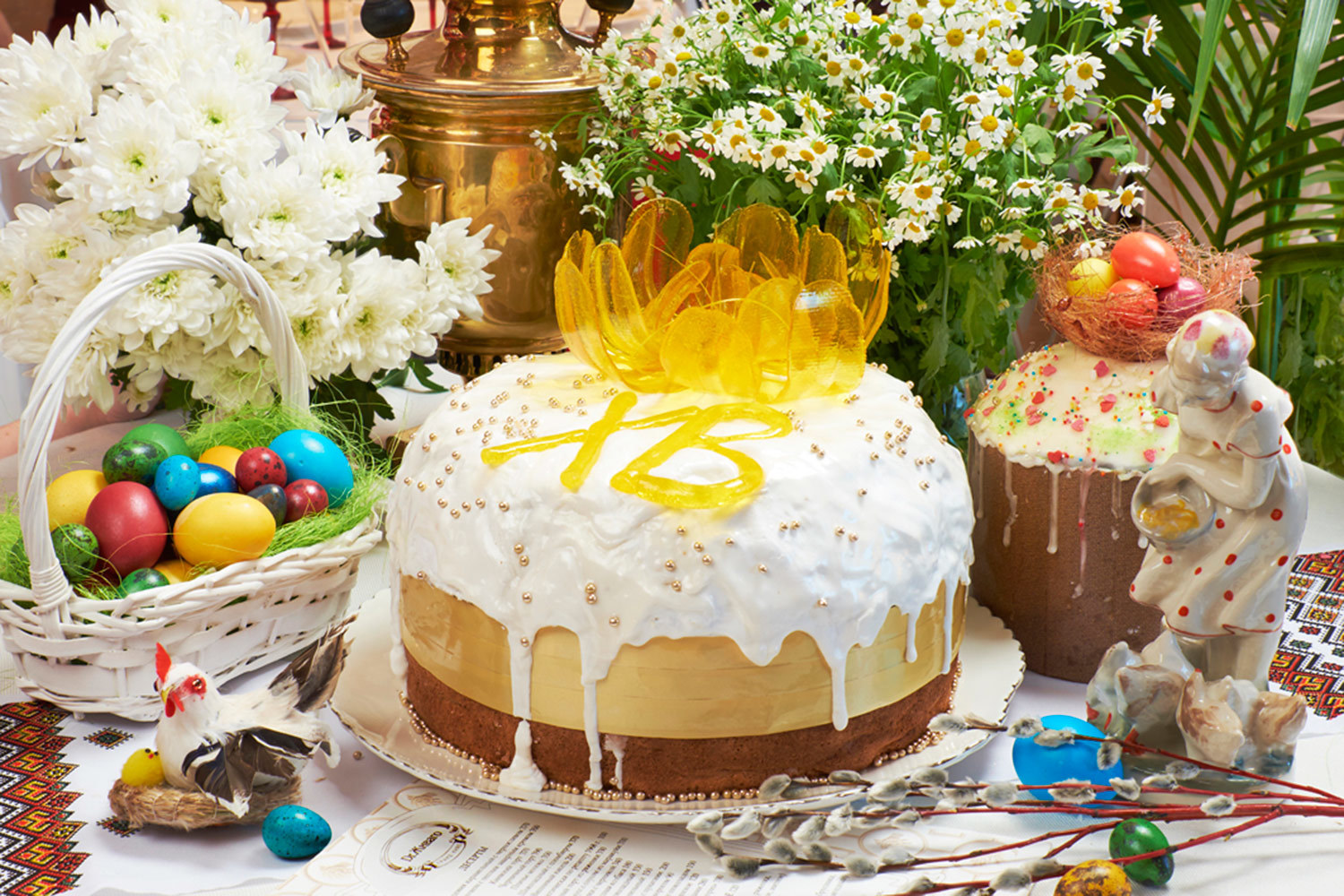 Куличи и пасхальные яйца в «Dr. Живаго»