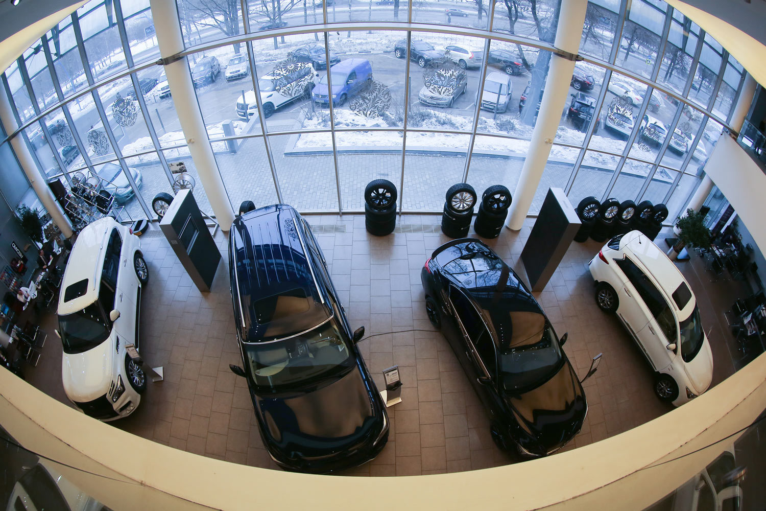 «Автоспеццентр» единственный из крупных автодилеров сумел сохранить выручку в 2015 г. на уровне предыдущего года