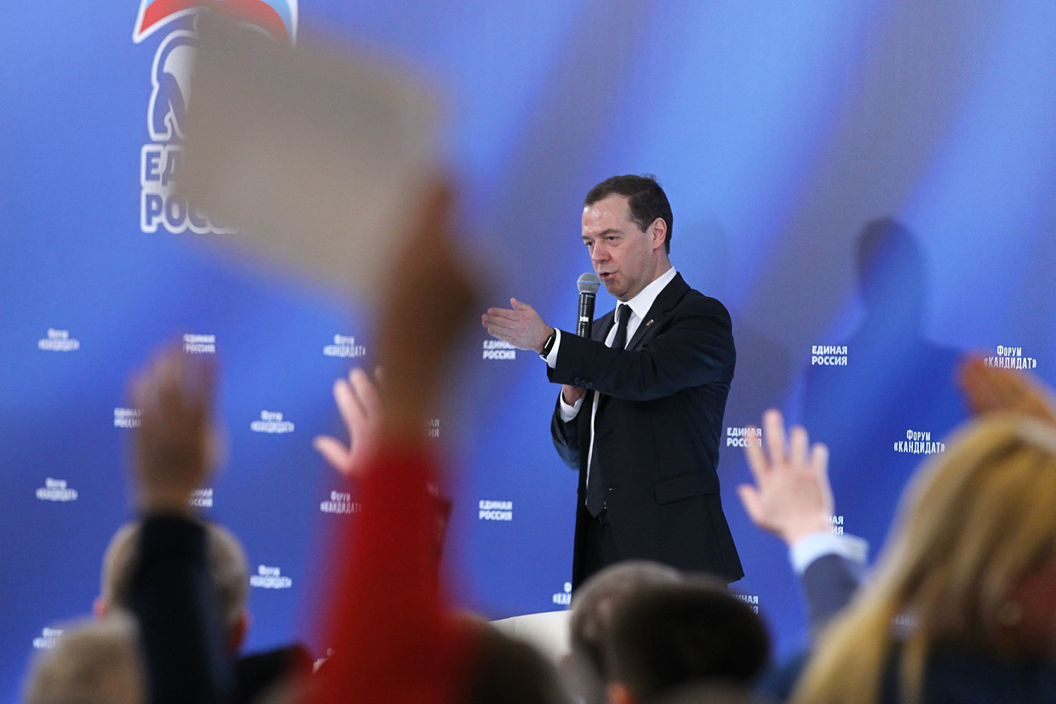 Партия во главе с премьером Дмитрием Медведевым пообещала бороться против административного ресурса