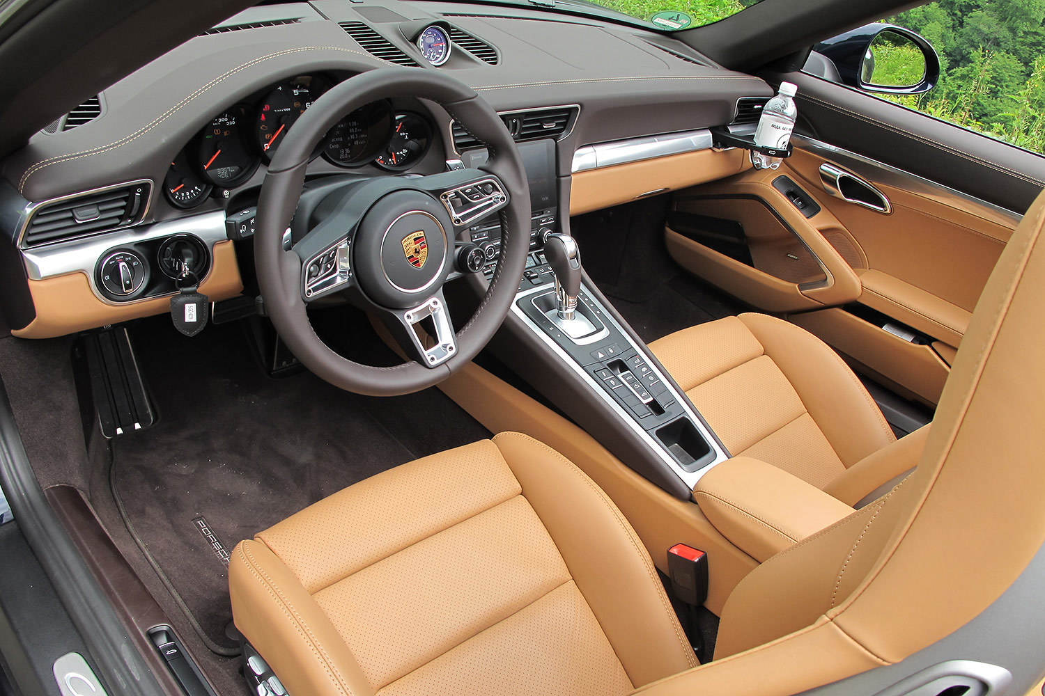 В погоне за большей экономичностью и экологичностью новое, седьмое поколение Porsche 911 Carrera перевели с атмосферного на турбированный двигатель