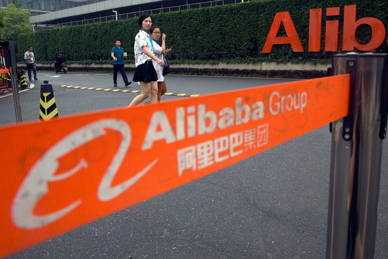 Акции Alibaba помогут Softbank