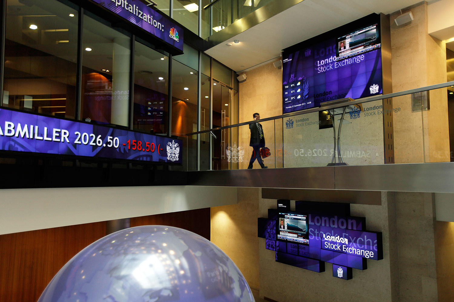 На Лондонской бирже обращается слишком мало бумаг, считает компания