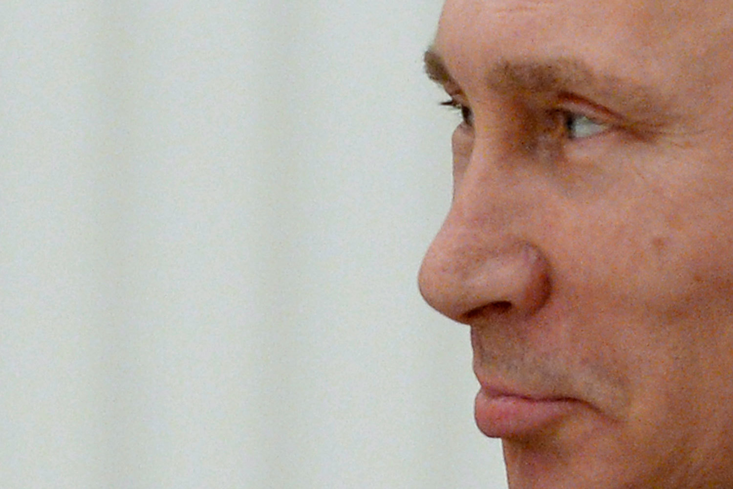 Владимир Путин неожиданно отменил три подряд запланированных выезда в регионы. Кремль уверяет, что отменять было нечего