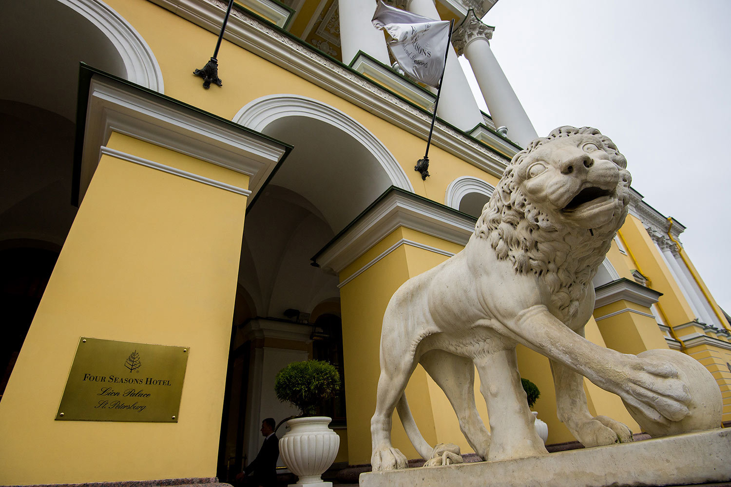 Подрядчику отеля припомнили старые долги