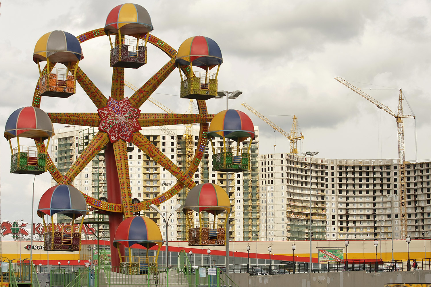 Петербургские застройщики говорят о скором «кризисе перепроизводства» жилья