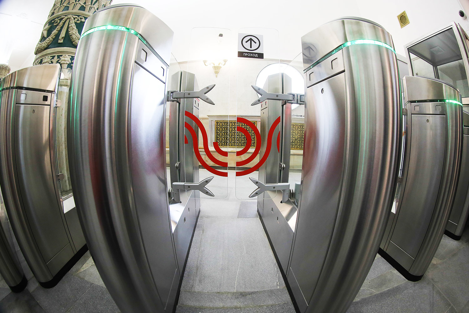 Московский метрополитен живет без рекламы уже больше года