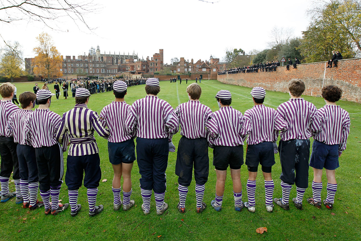 Выпускники Итона (на фото) регулярно становятся министрами и премьерами