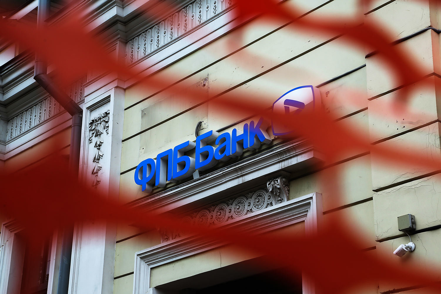 Финпромбанк собрал 12,8 млрд руб. вкладов