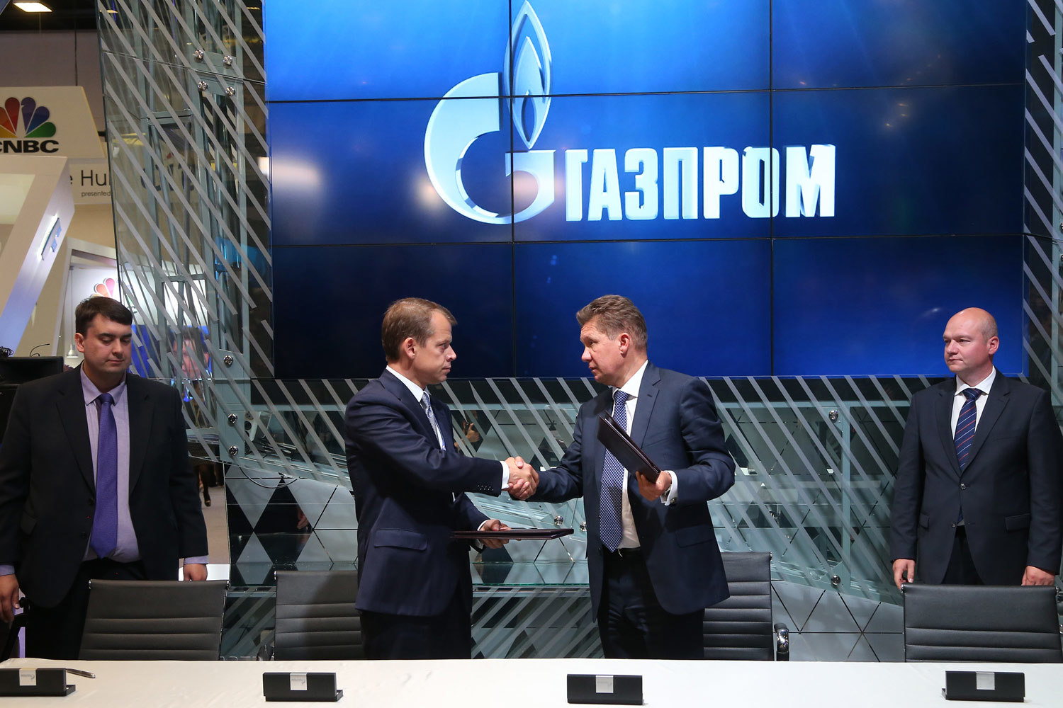 Предправления «Газпрома» Алексей Миллер и гендиректор «Русгаздобычи» Артем Оболенский