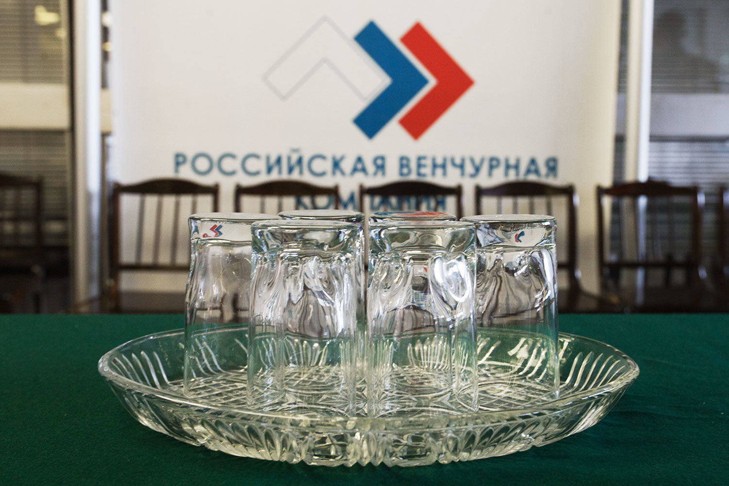 РВК – фонд фондов, т. е. вкладывается не напрямую в проекты, а в фонды, в которые всегда привлекают частных соинвесторов