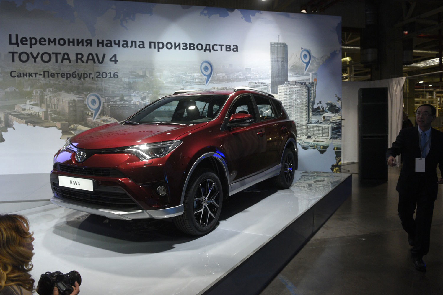 Toyota вложила 9,7 млрд рублей в производство RAV4 в Петербурге - Ведомости