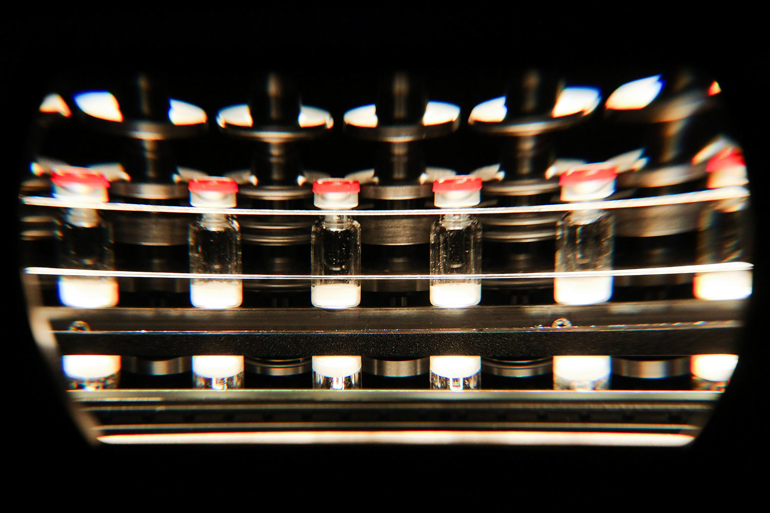 Правительство решит, как и у кого отбирать лицензии на лекарства. ФАС предлагает в случае необходимости отбирать их даже у не работающих в России компаний