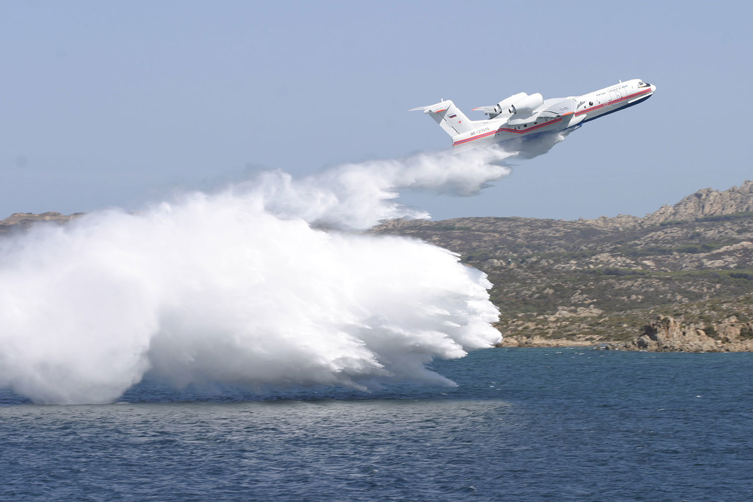 Гидросамолет Бе-200 был разработан в 1990-е гг.