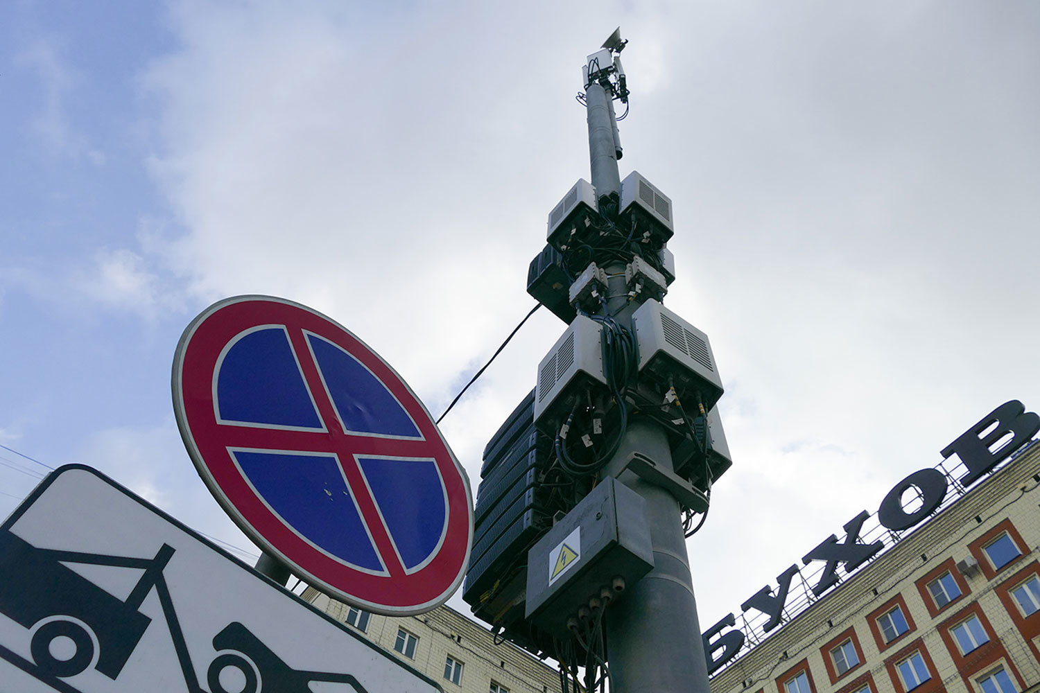 Сейчас операторы без специальных разрешений могут ставить в Москве только столбы