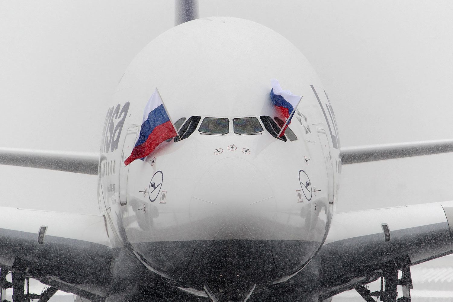 Во вторник, 29 ноября, отменены 15 из 22 рейсов Lufthansa Group в/из России, в среду, 30 ноября, из 26 рейсов отменены 14