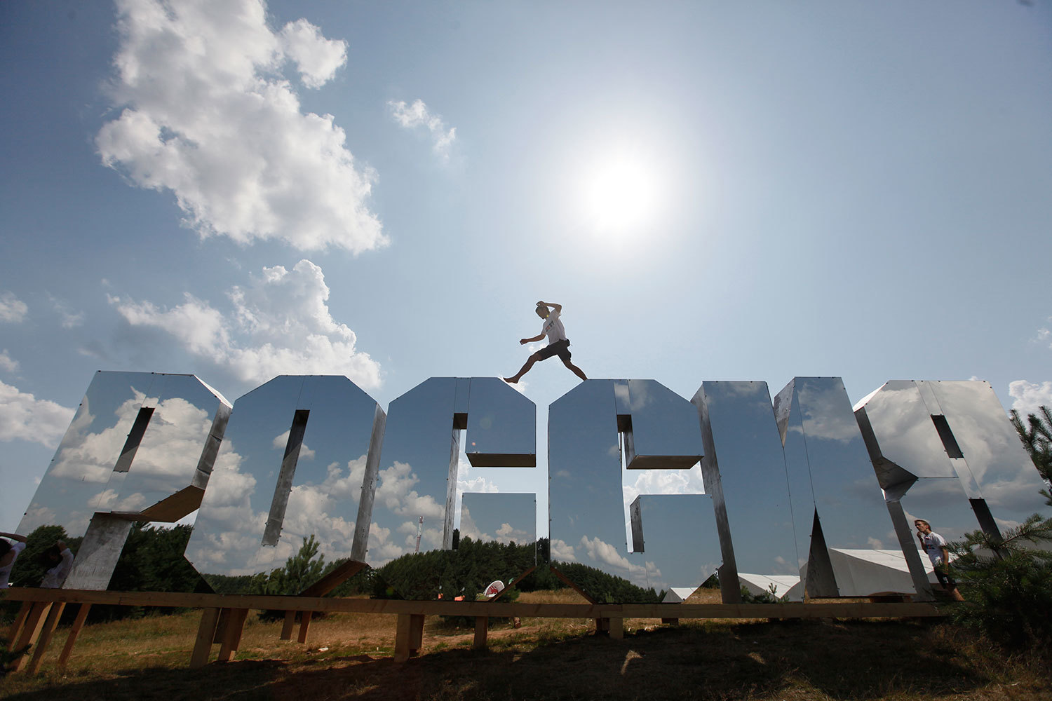 Растет воздействие извне на молодежь ради «размывания традиционных российских духовно-нравственных ценностей»