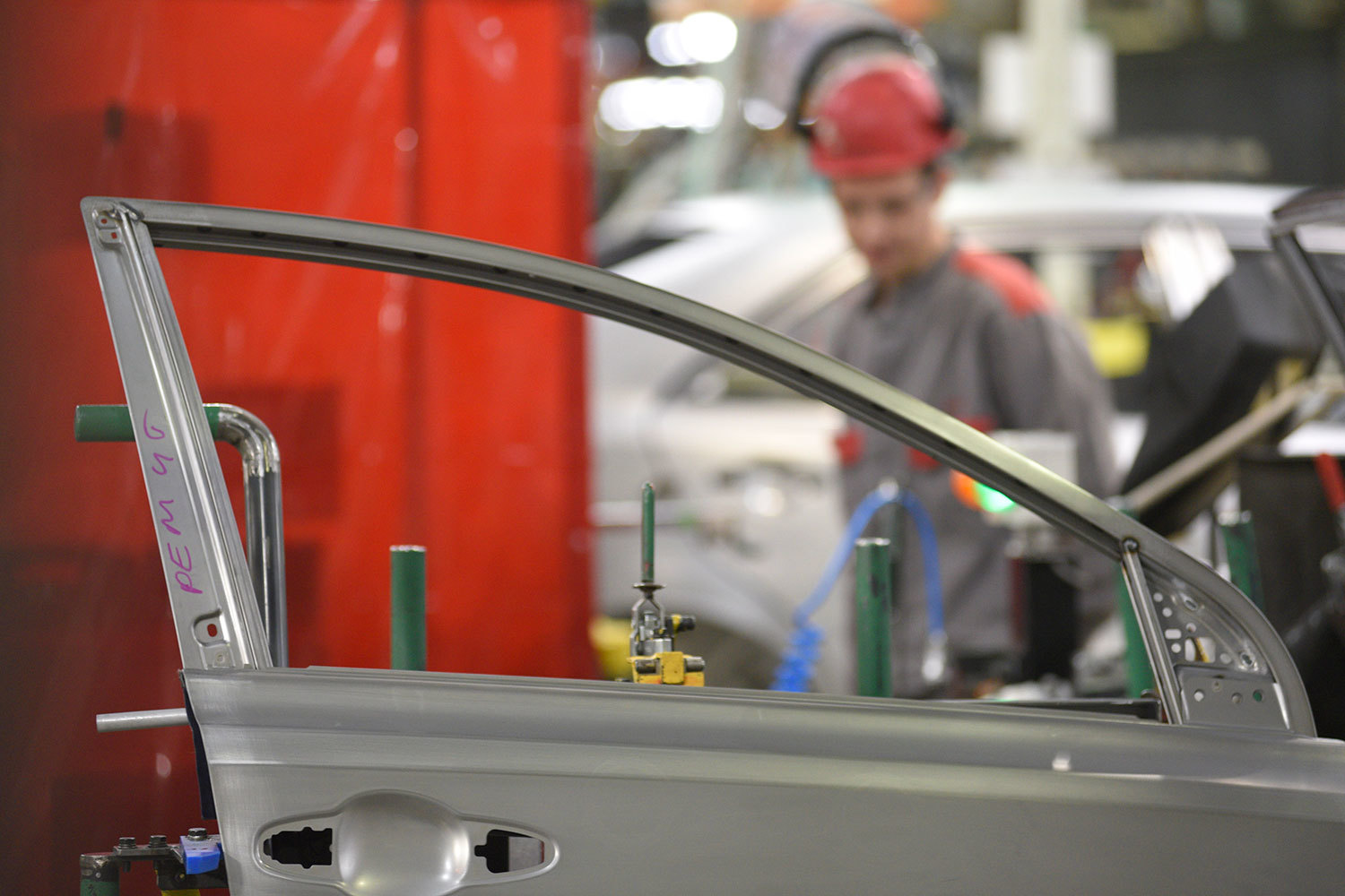 Петербургские заводы закроются на недолгие каникулы