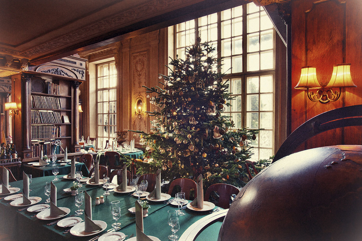 Новогодняя елка на втором этаже «Кафе Пушкин»