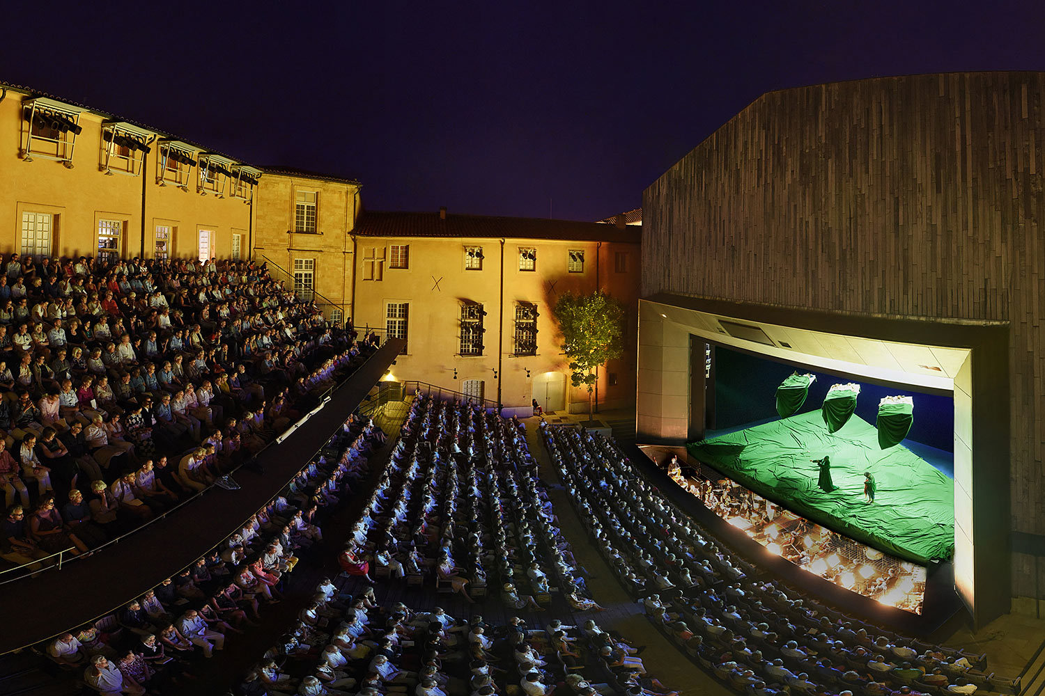 Театр архиепископства — центральная площадка фестиваля