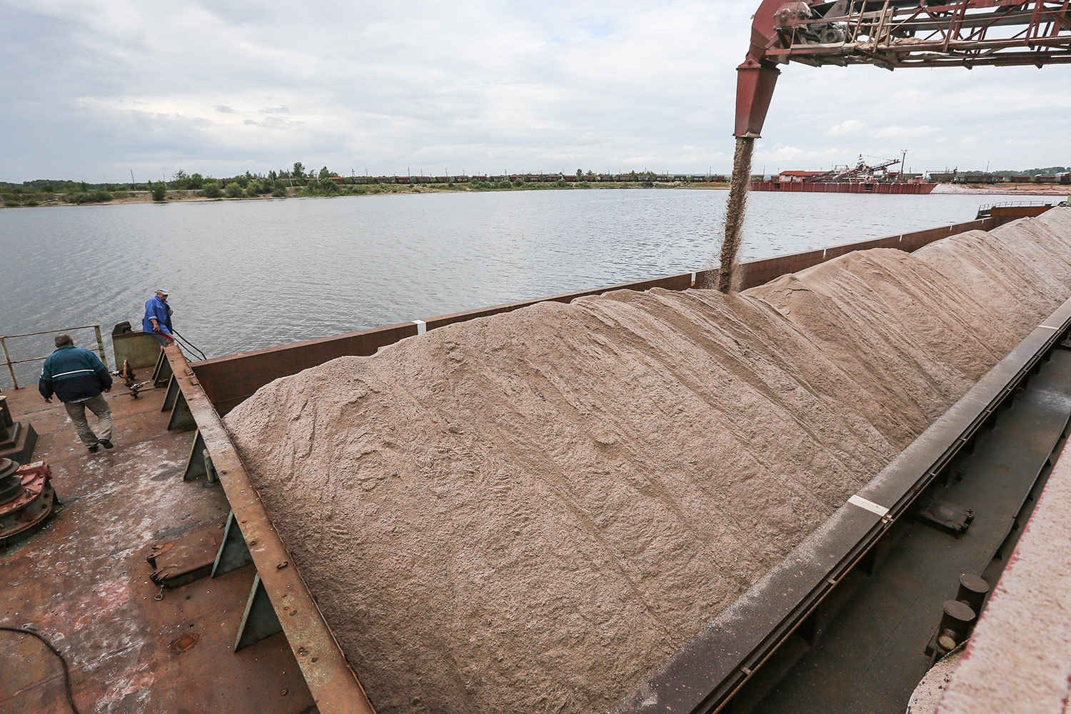 Тема повышения экспортных пошлин появилась осенью, после того как сельхозпроизводители пожаловались на рост цен на удобрения