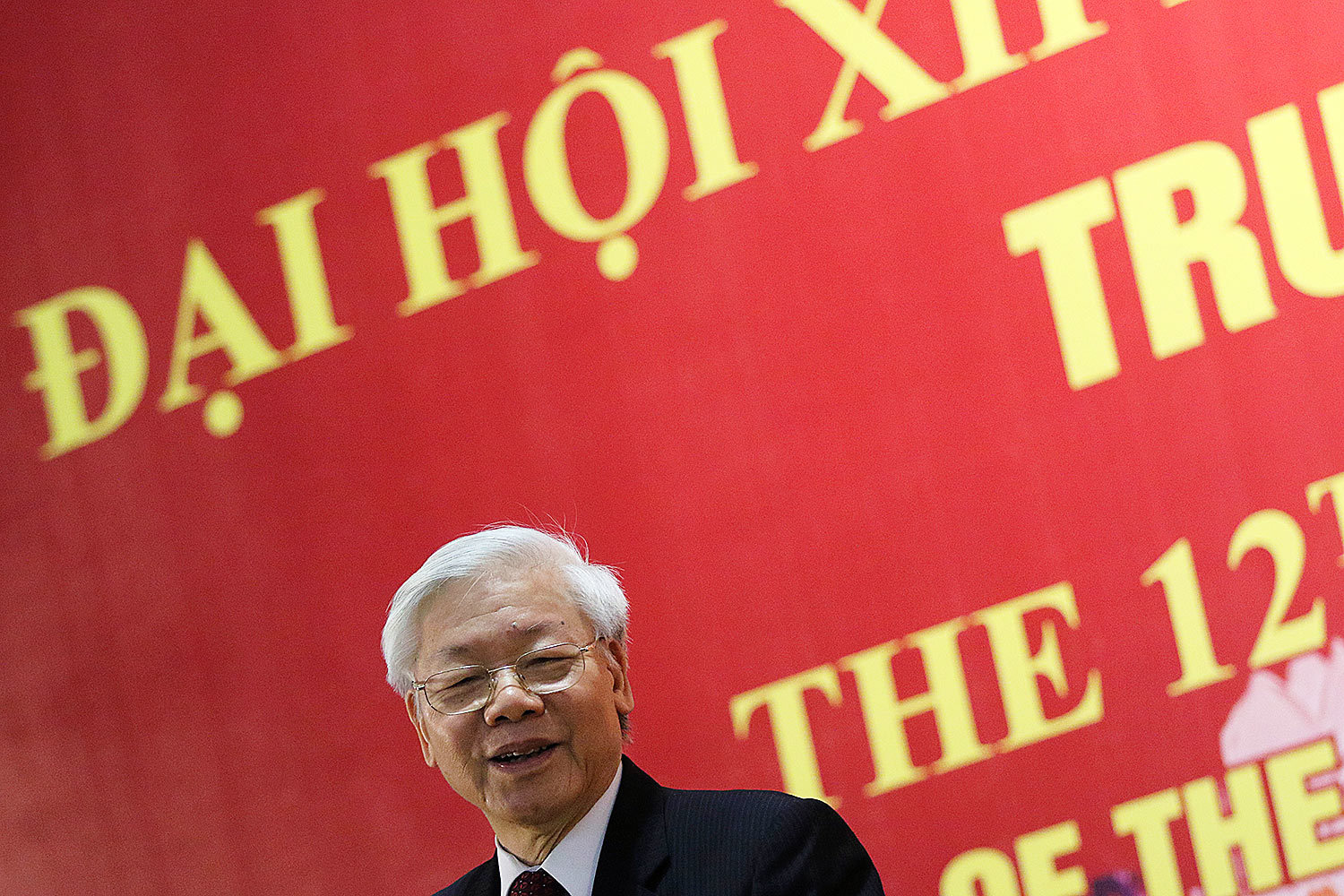 На пост генерального секретаря был выбран прежний руководитель КПВ Нгуен Фу Чонг