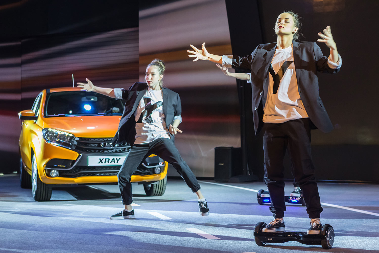 Рекомендованная розничная цена Lada Xray начинается с 589 000 руб., сообщила компания. Продажи модели в России начнутся 14 февраля 2016 г.