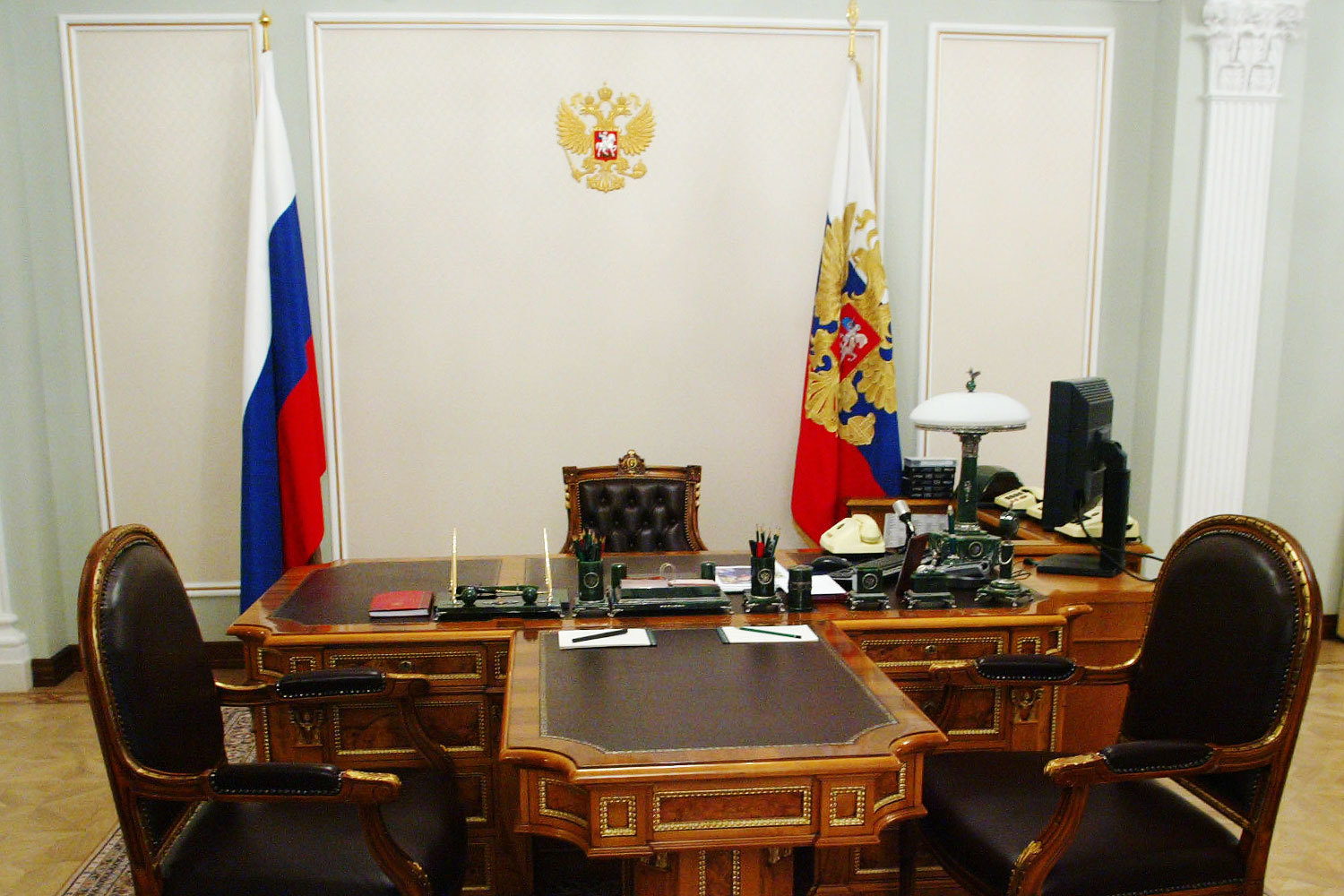 Минпромторг предлагает ограничить госзакупки импортной мебели