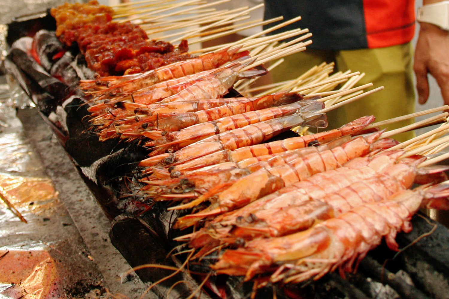 Среди причин посещать город Совет упоминает гастрономию. В 2016 г. Michelin опубликовал отдельный гид по Сингапуру